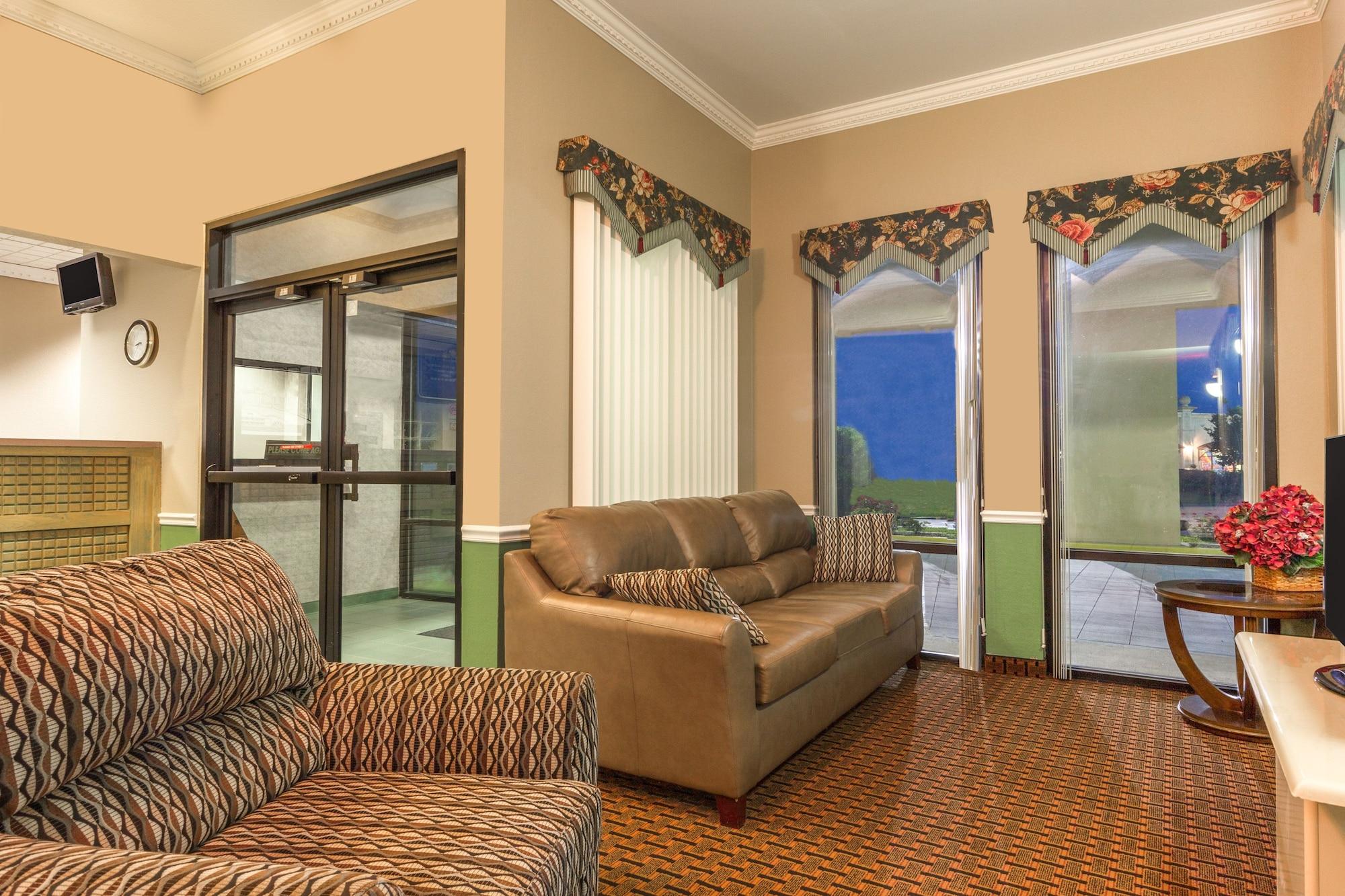 Отель Super 8 By Wyndham Madison/Ridgeland Area Экстерьер фото