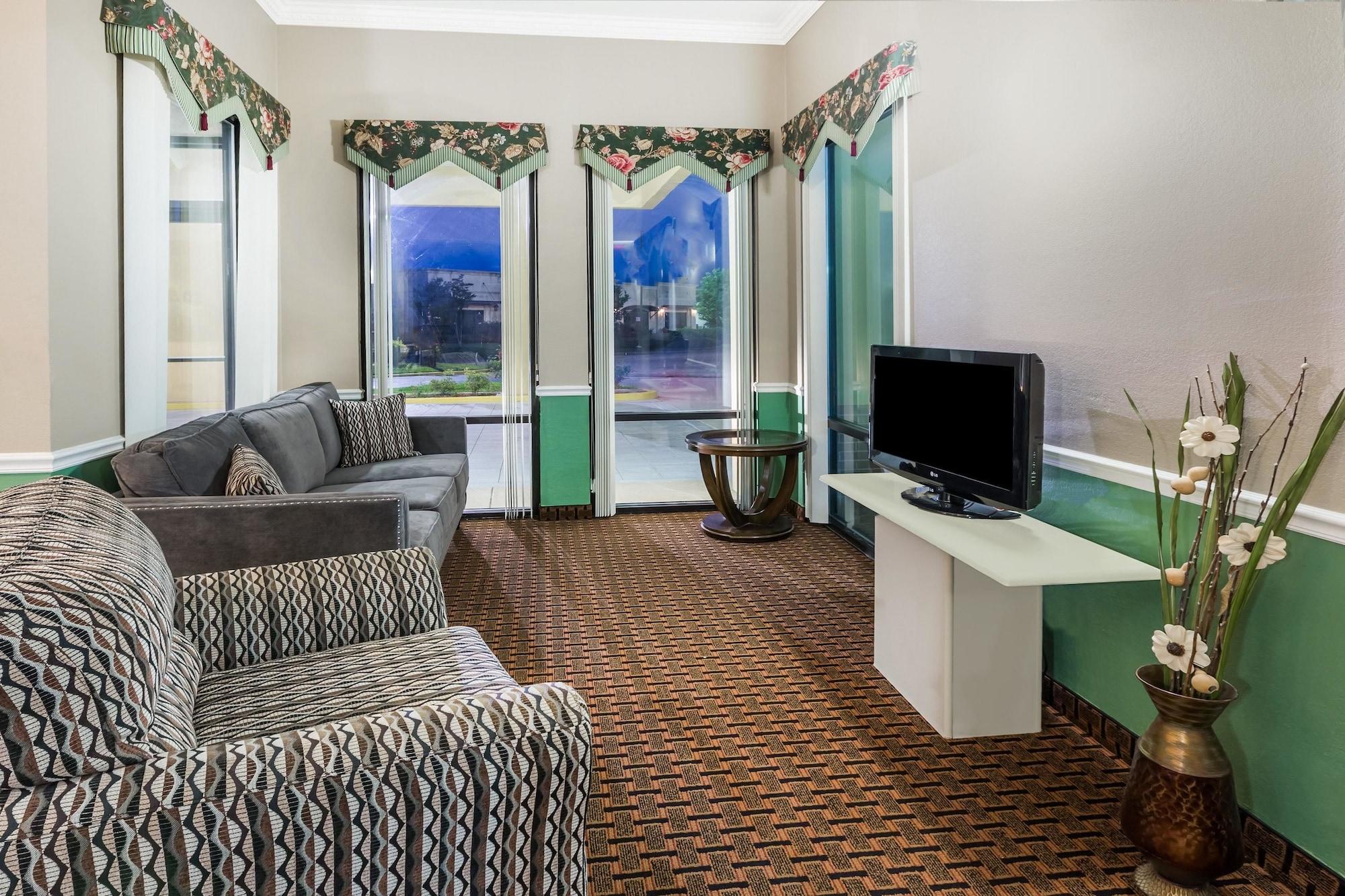 Отель Super 8 By Wyndham Madison/Ridgeland Area Экстерьер фото
