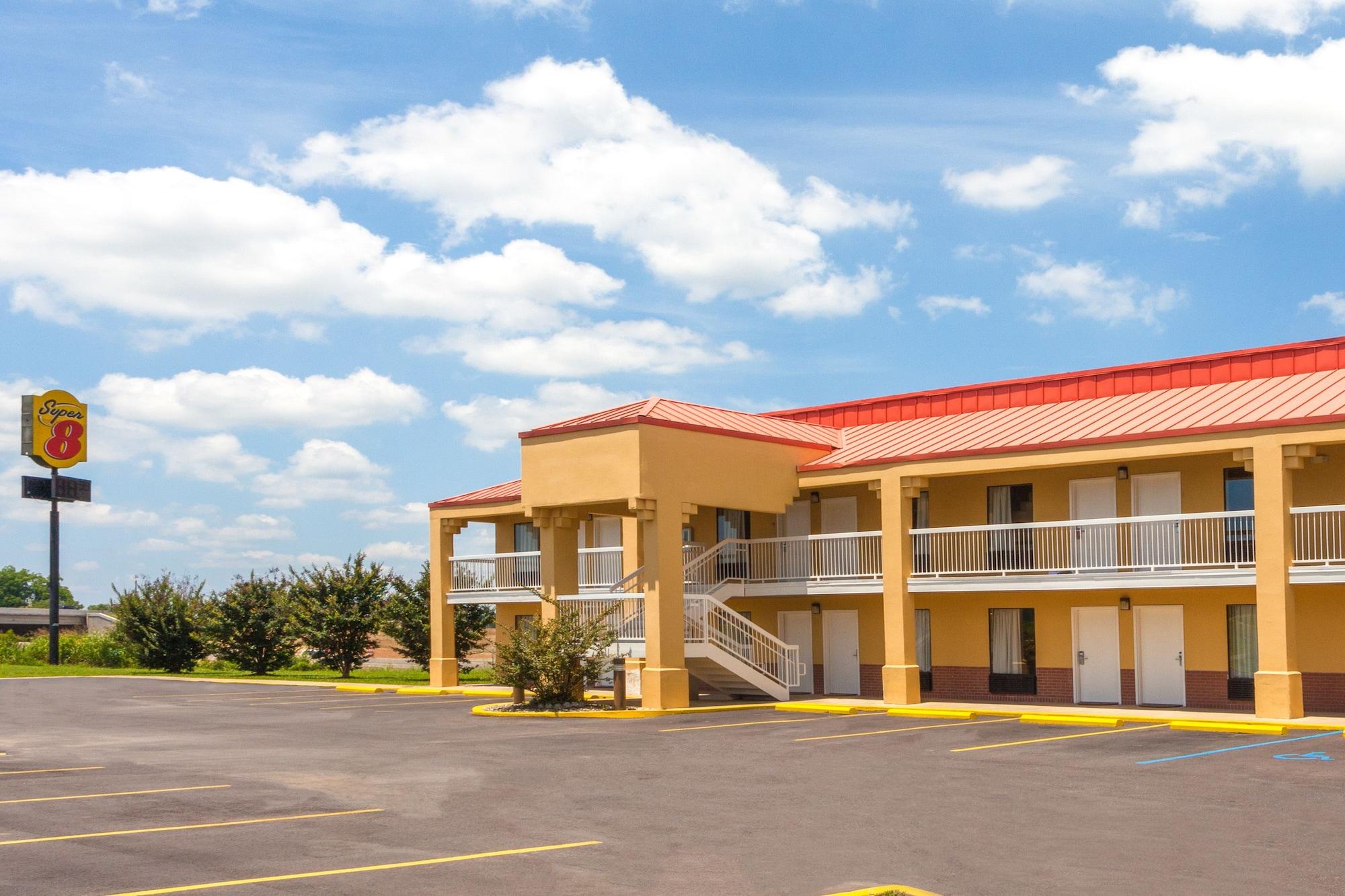 Отель Super 8 By Wyndham Madison/Ridgeland Area Экстерьер фото