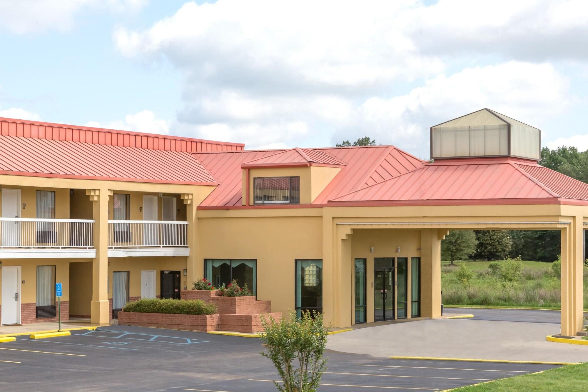 Отель Super 8 By Wyndham Madison/Ridgeland Area Экстерьер фото